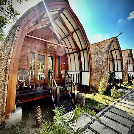 Damai Bungalows Maluk Exterior photo