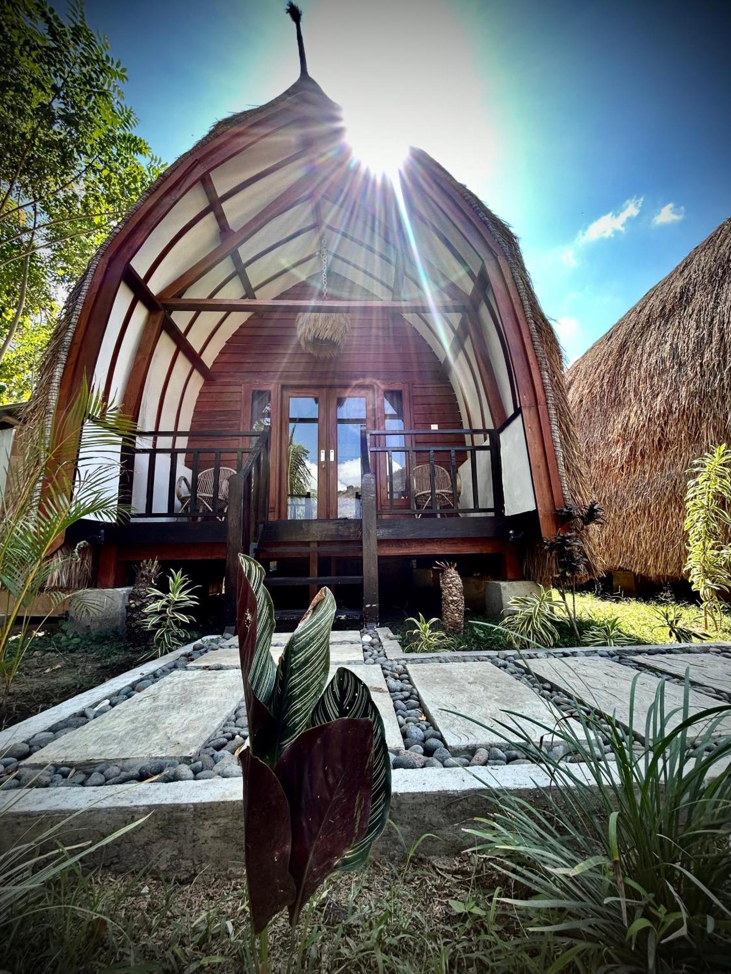 Damai Bungalows Maluk Exterior photo